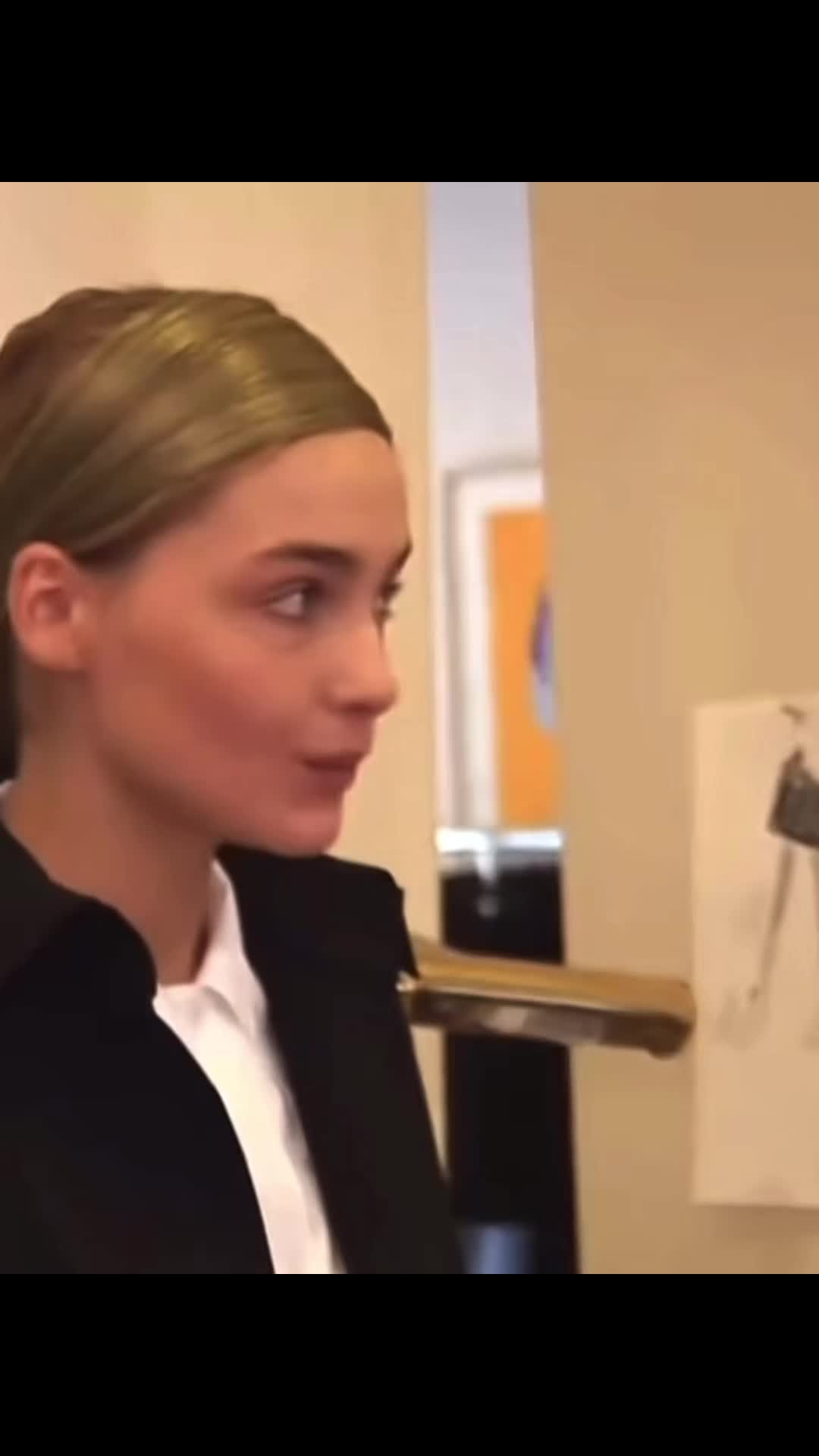@🧛🏻&zwj;♀️