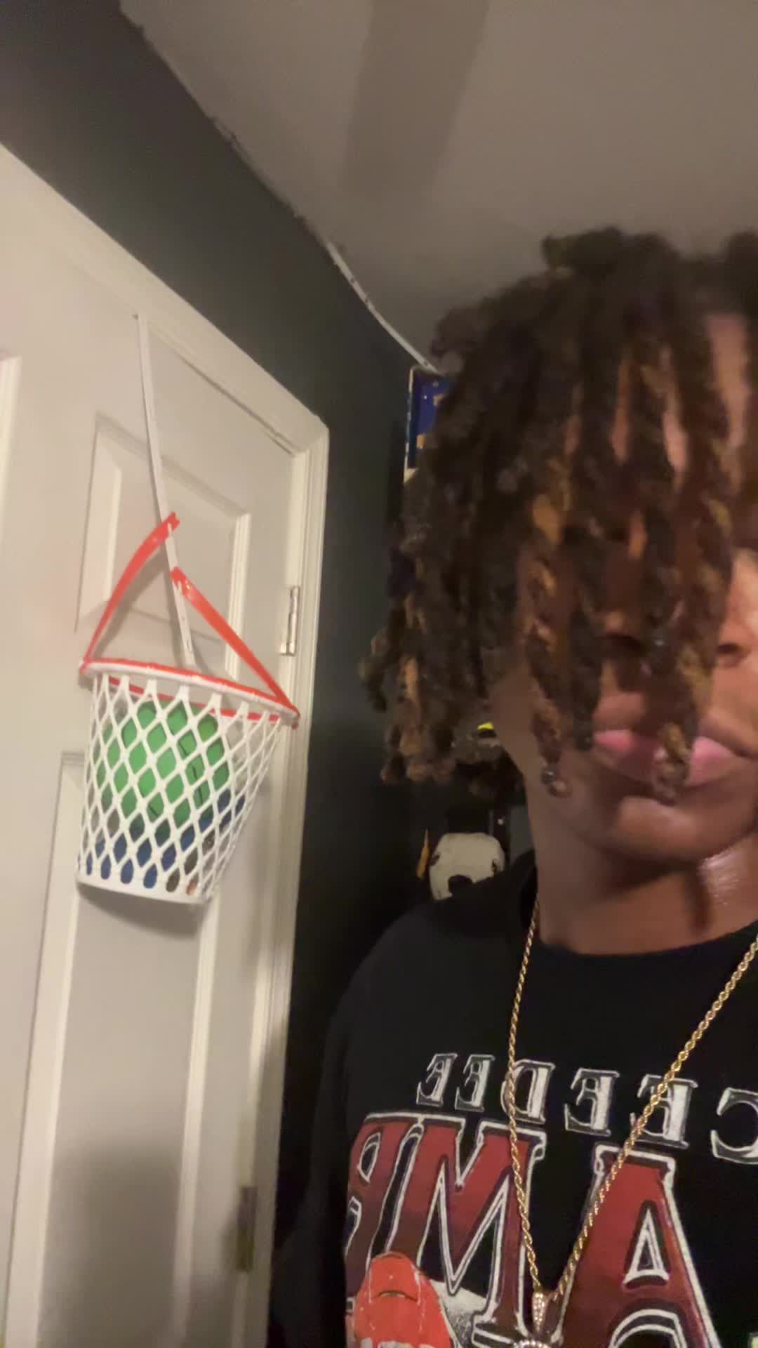 @⃟