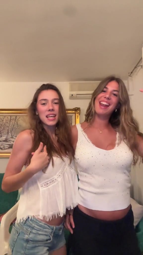 @júlia
