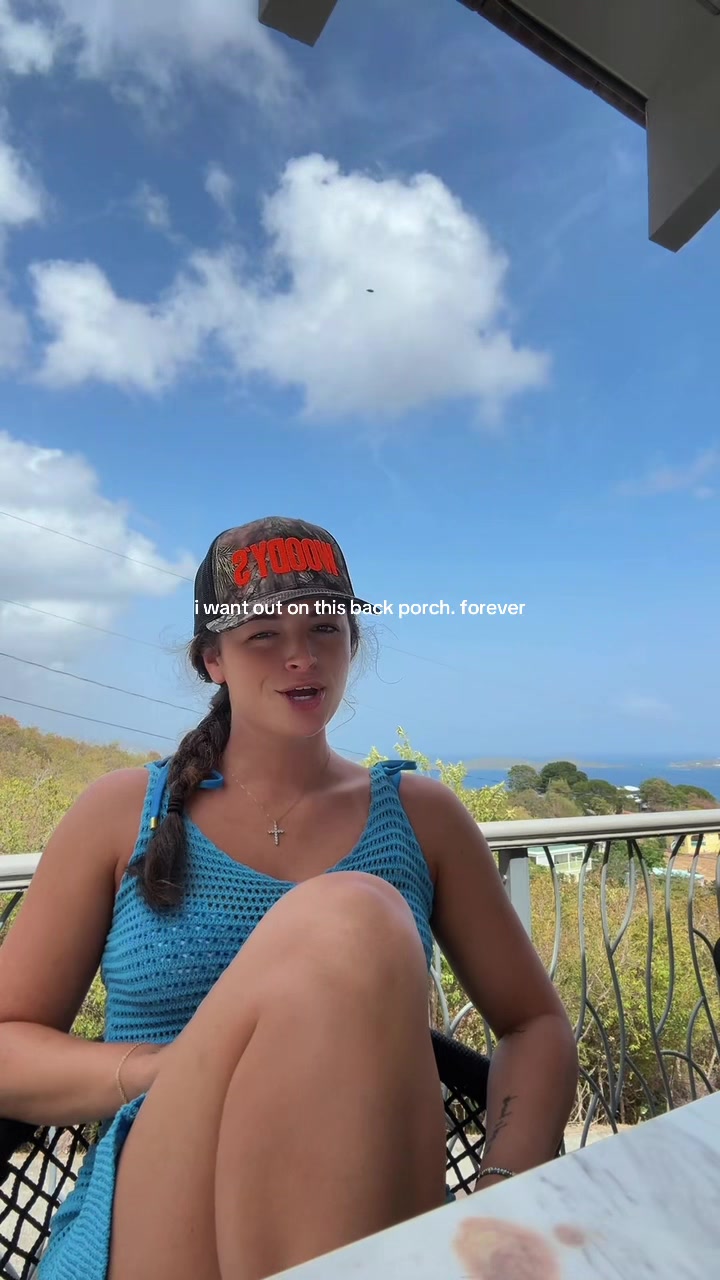 @alisonamro