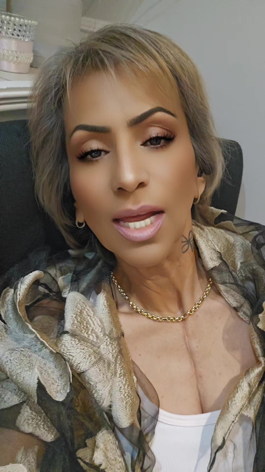 @Dee