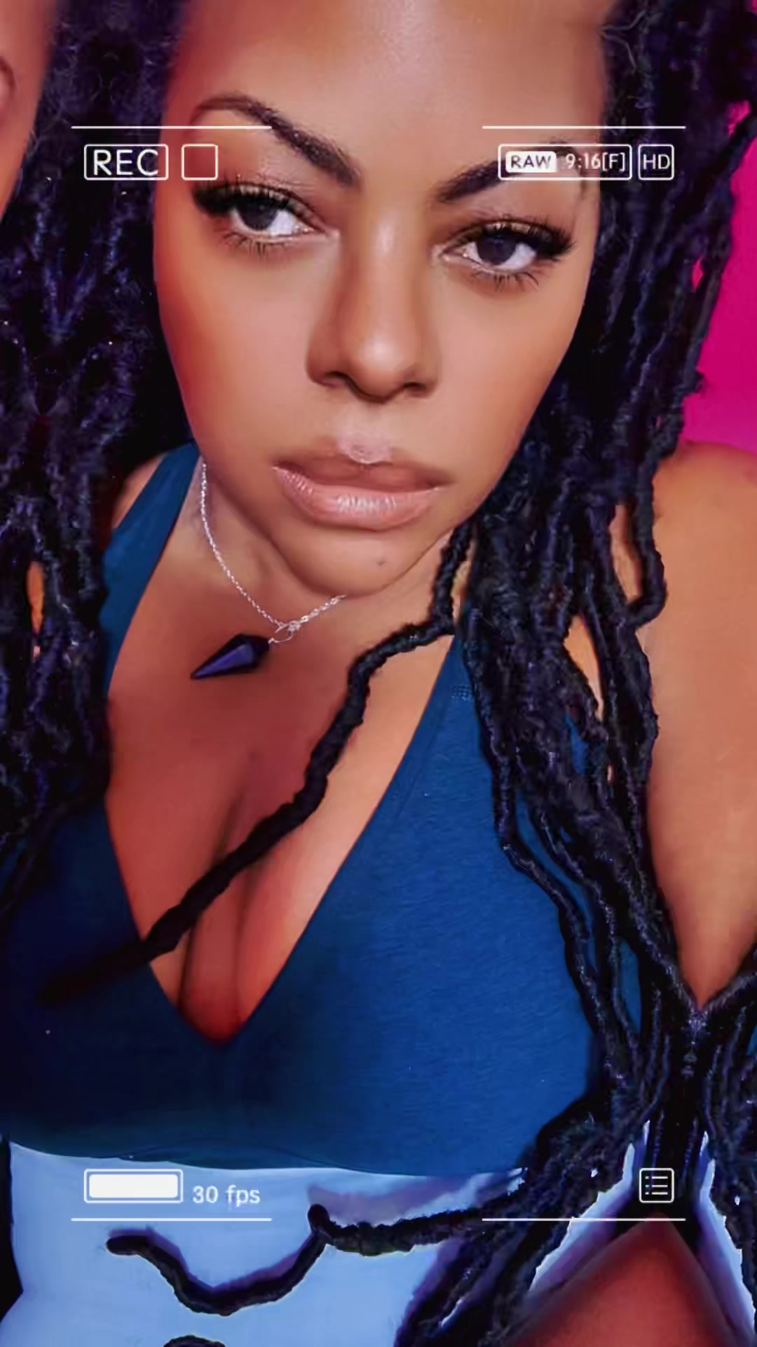 @iamellesully