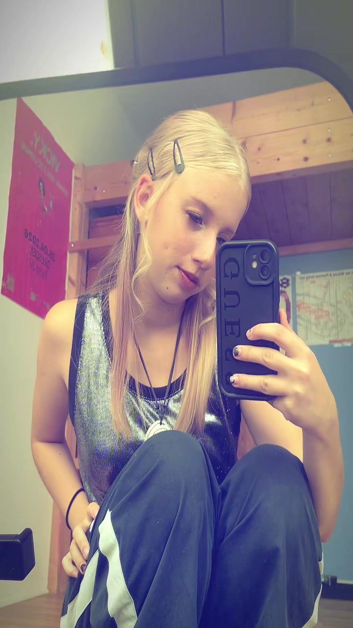 @ella🚩