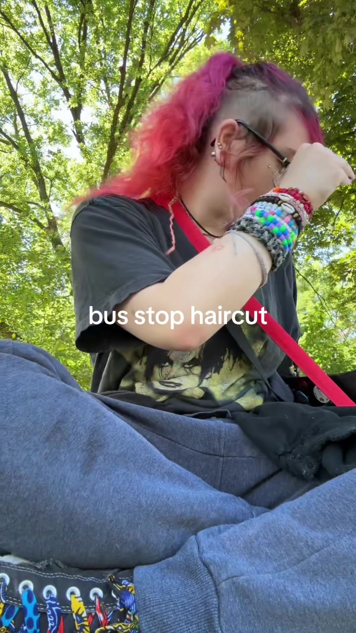@armless.cum.circle