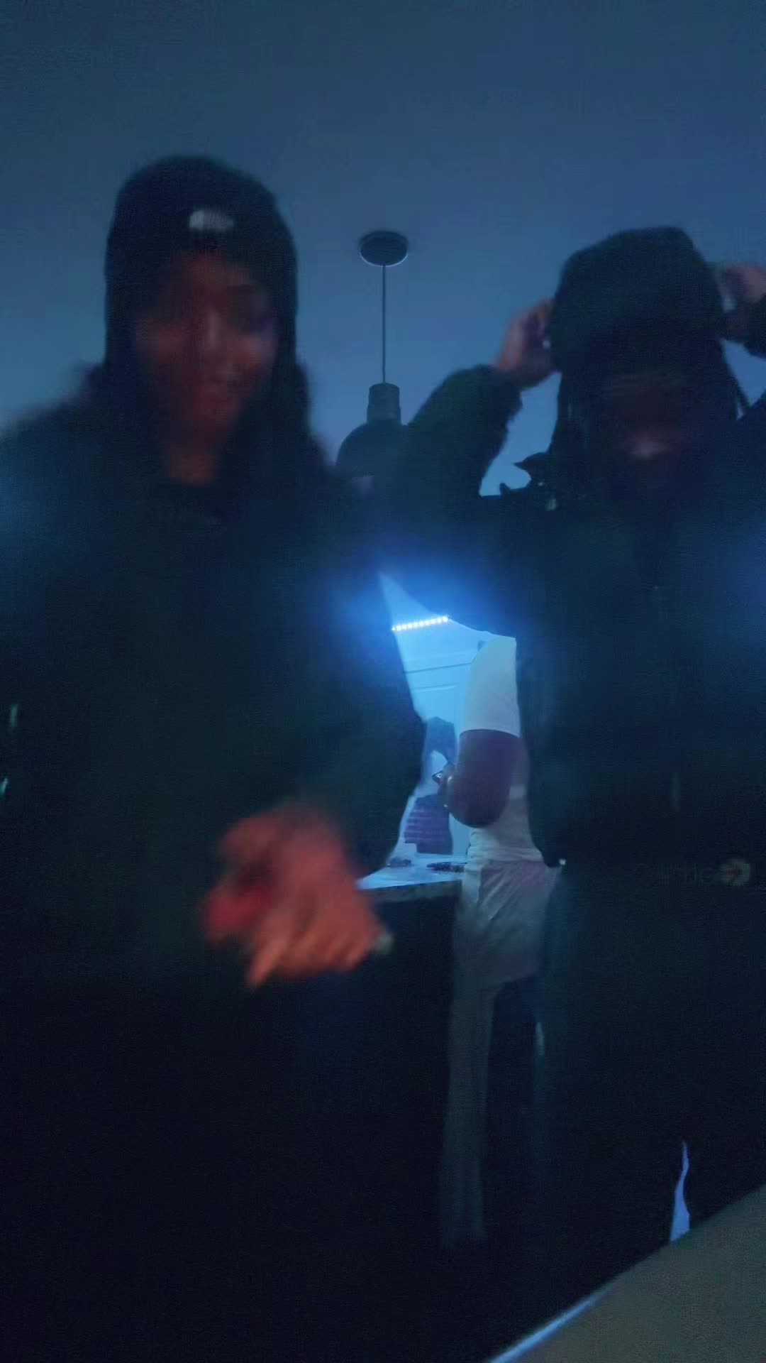 @lilvellup_