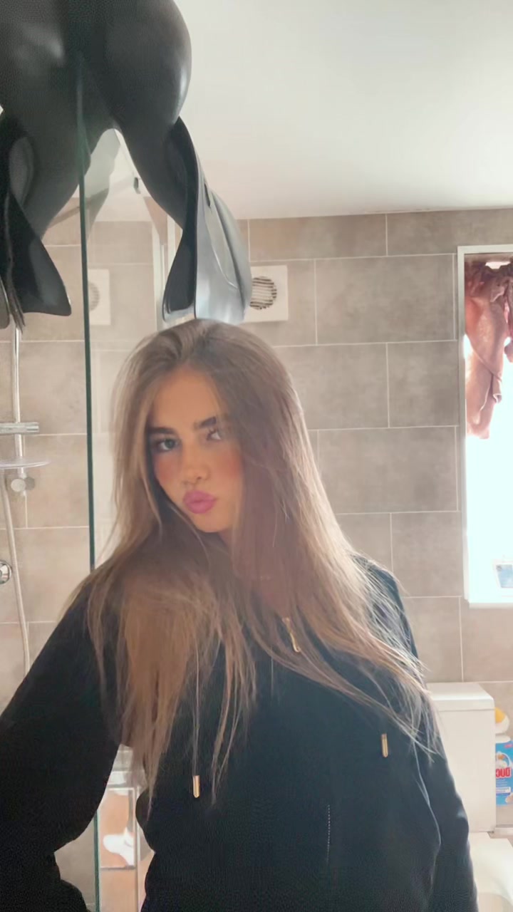 @𝐁𝐫𝐨𝐨𝐤𝐞🍒🪩