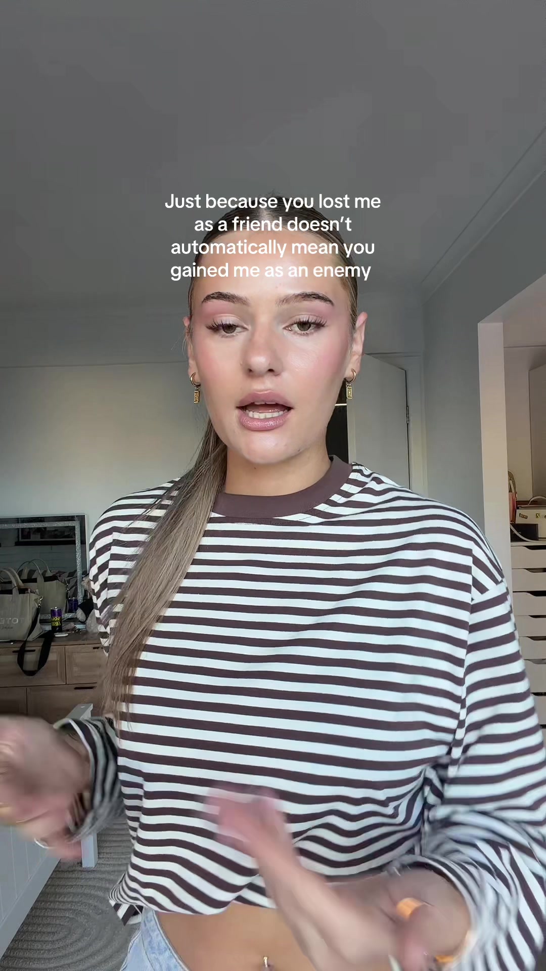 @M O N I J E N N I F E R