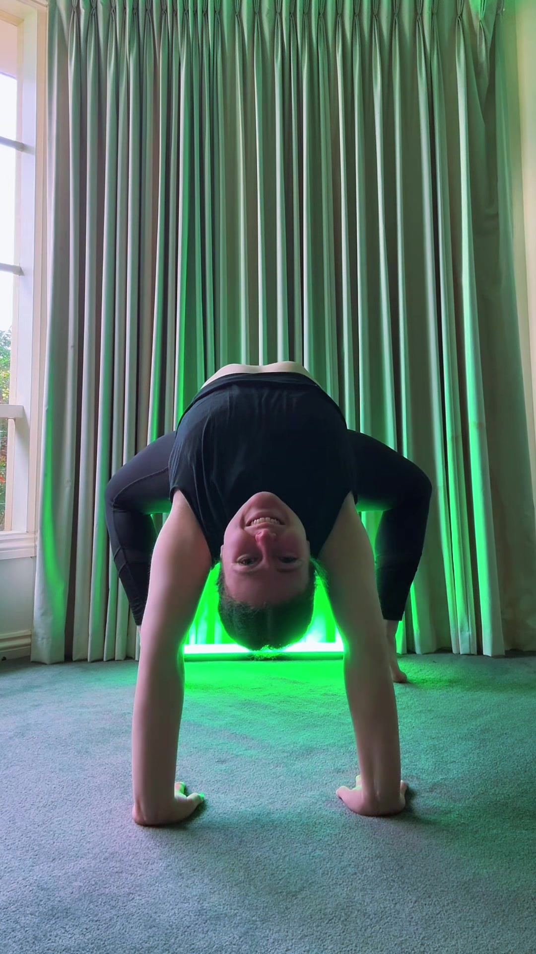 @ʎqnᴚᴉxǝlℲ 🧚🏼♀️🎪