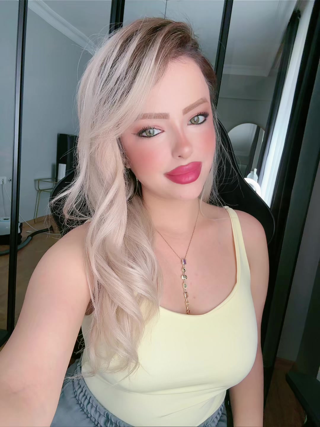 @𝐄🪶