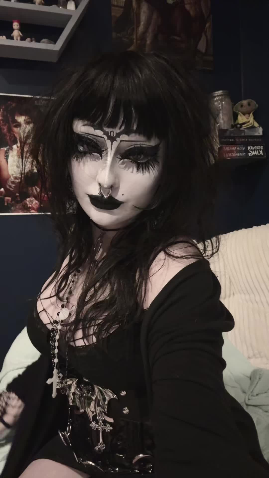 @🦇☥ ᘿᒪᒪᗩ ☥🦇