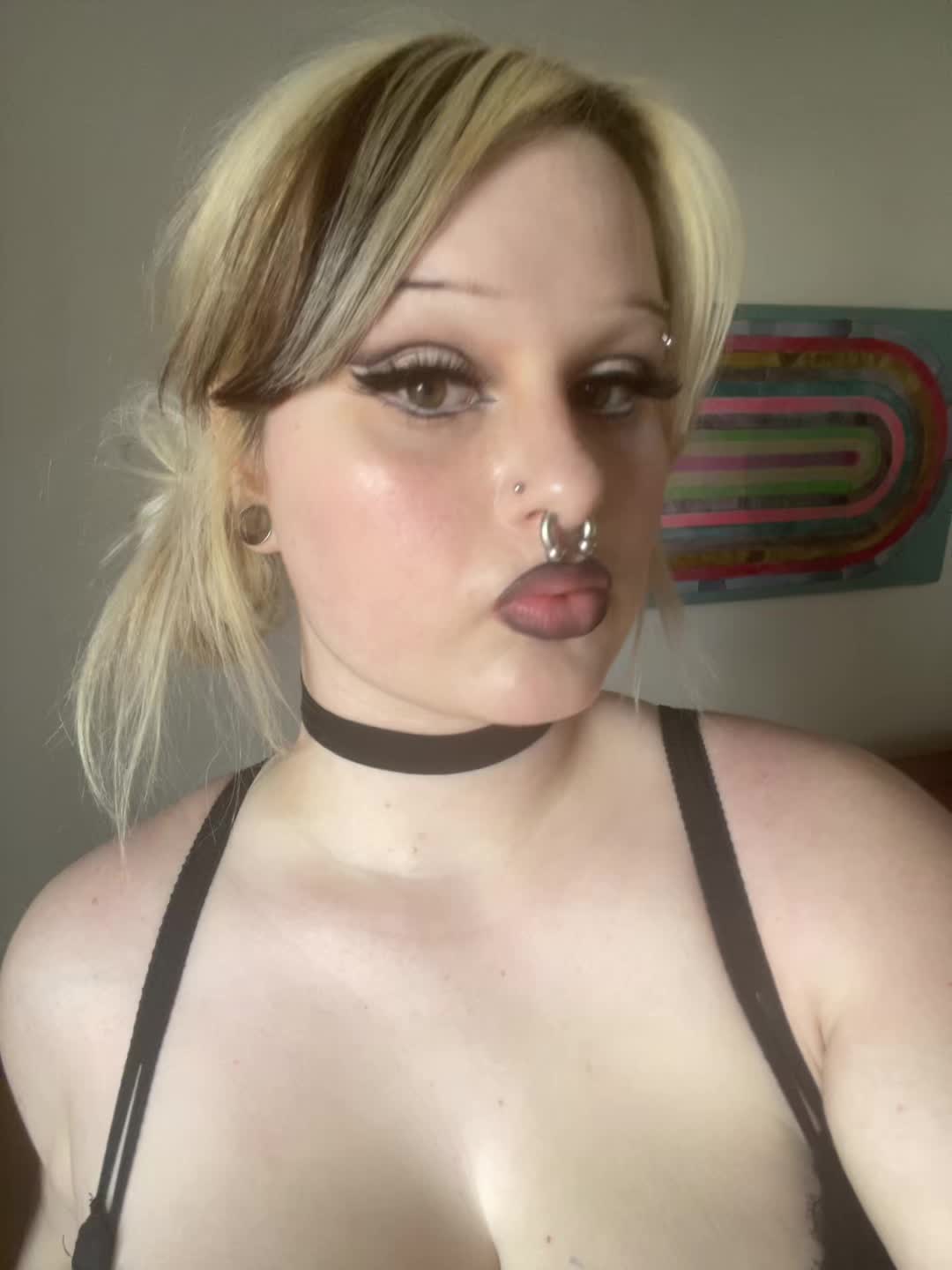 @(stella) not underboob