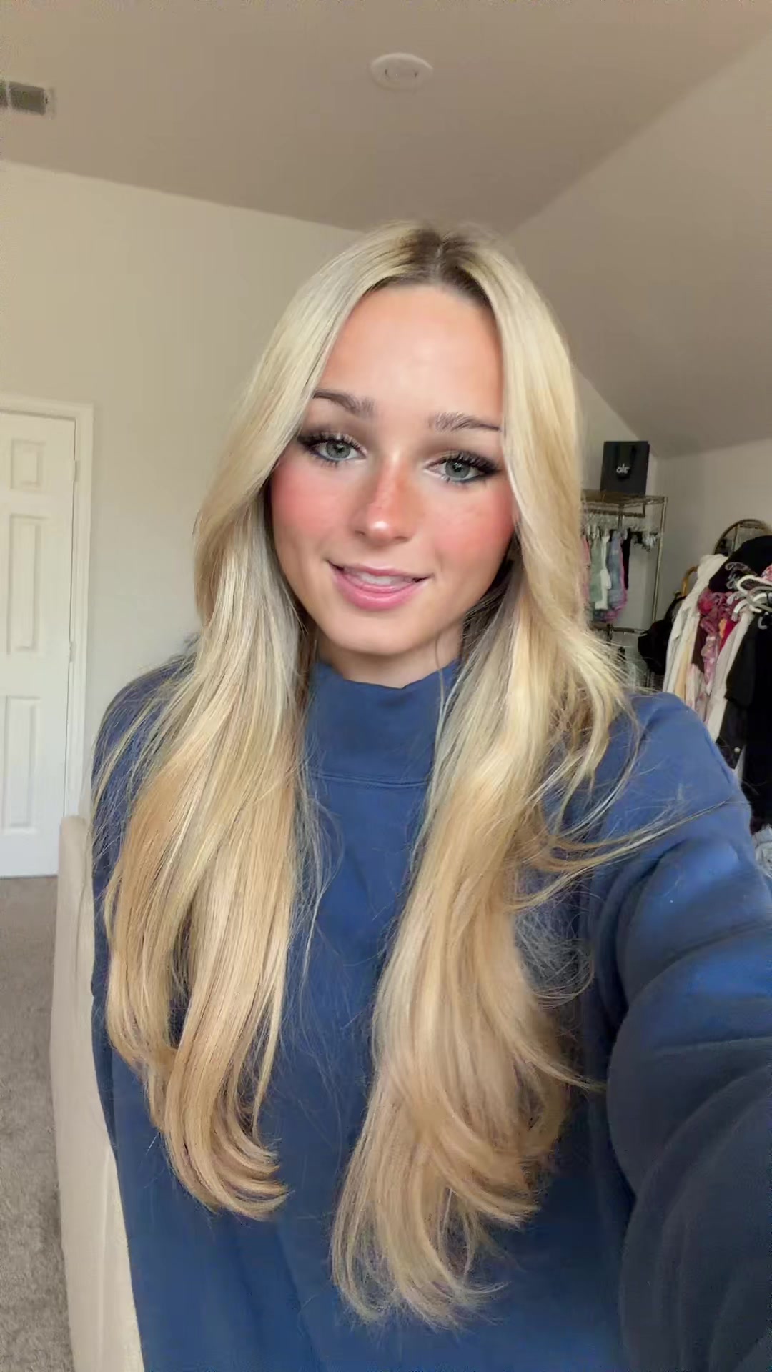 @✌️