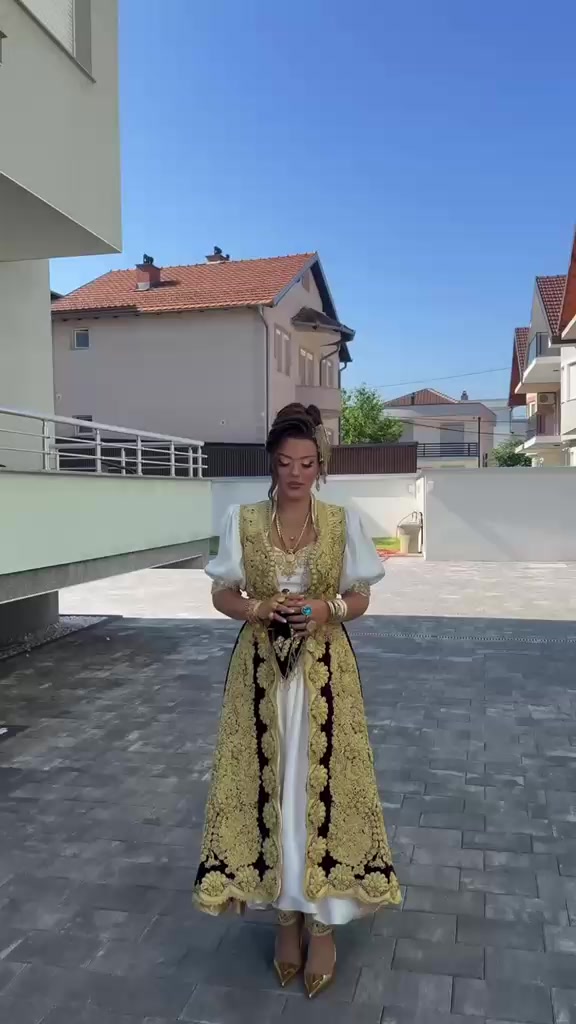 @Traditional Couture Tina