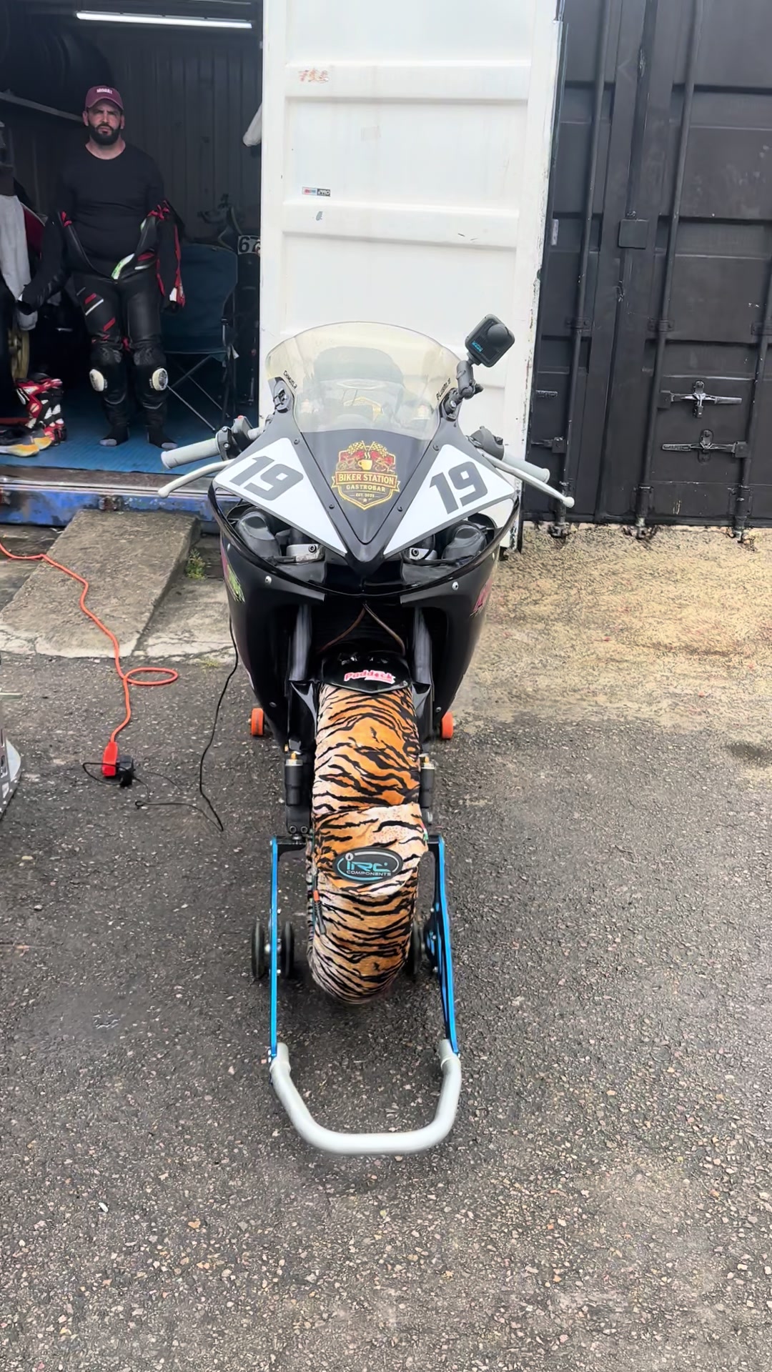 @Motosaurio