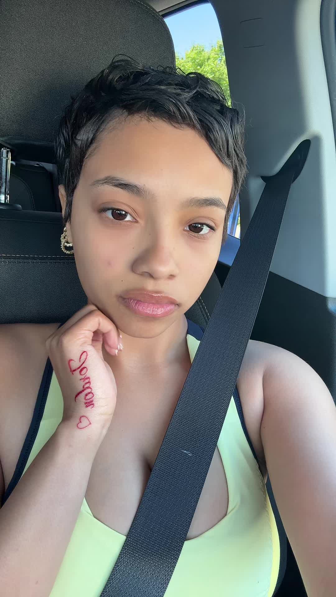 @b.