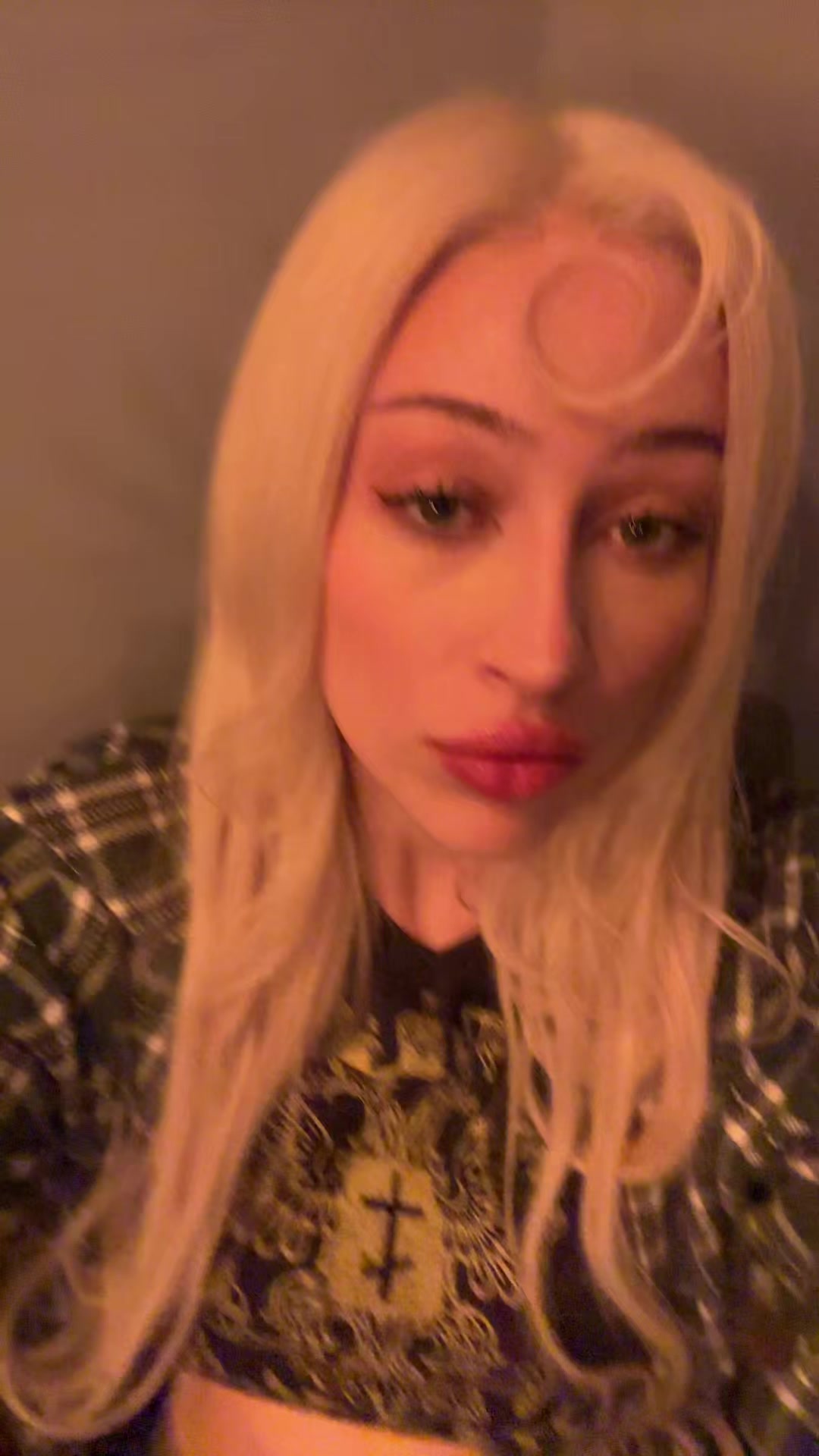 @hellcazlookneon