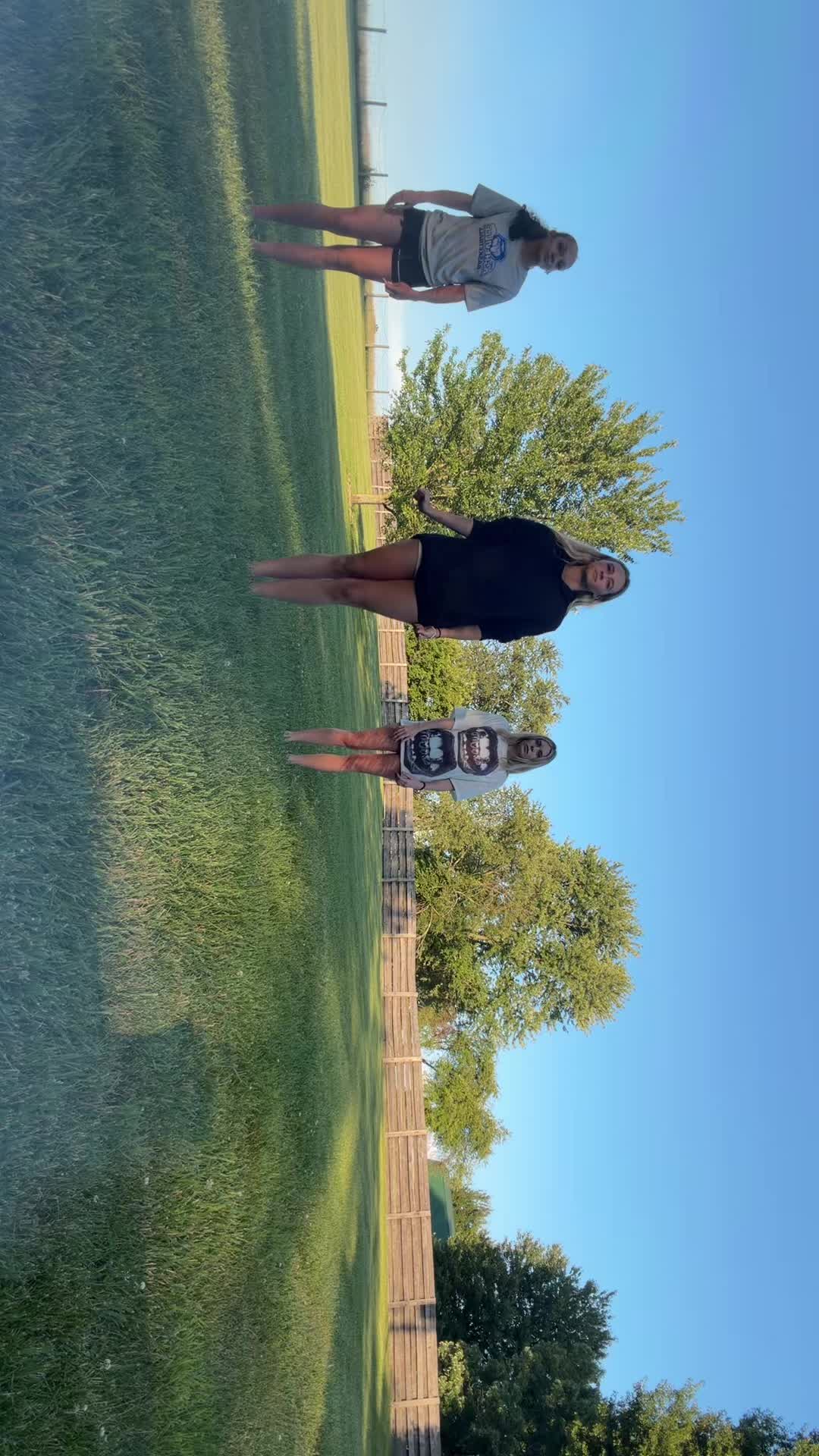 @bella