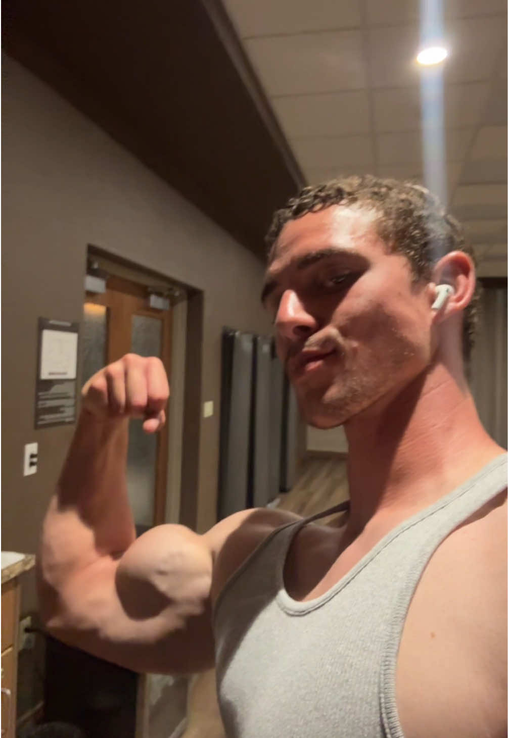 @curly.
