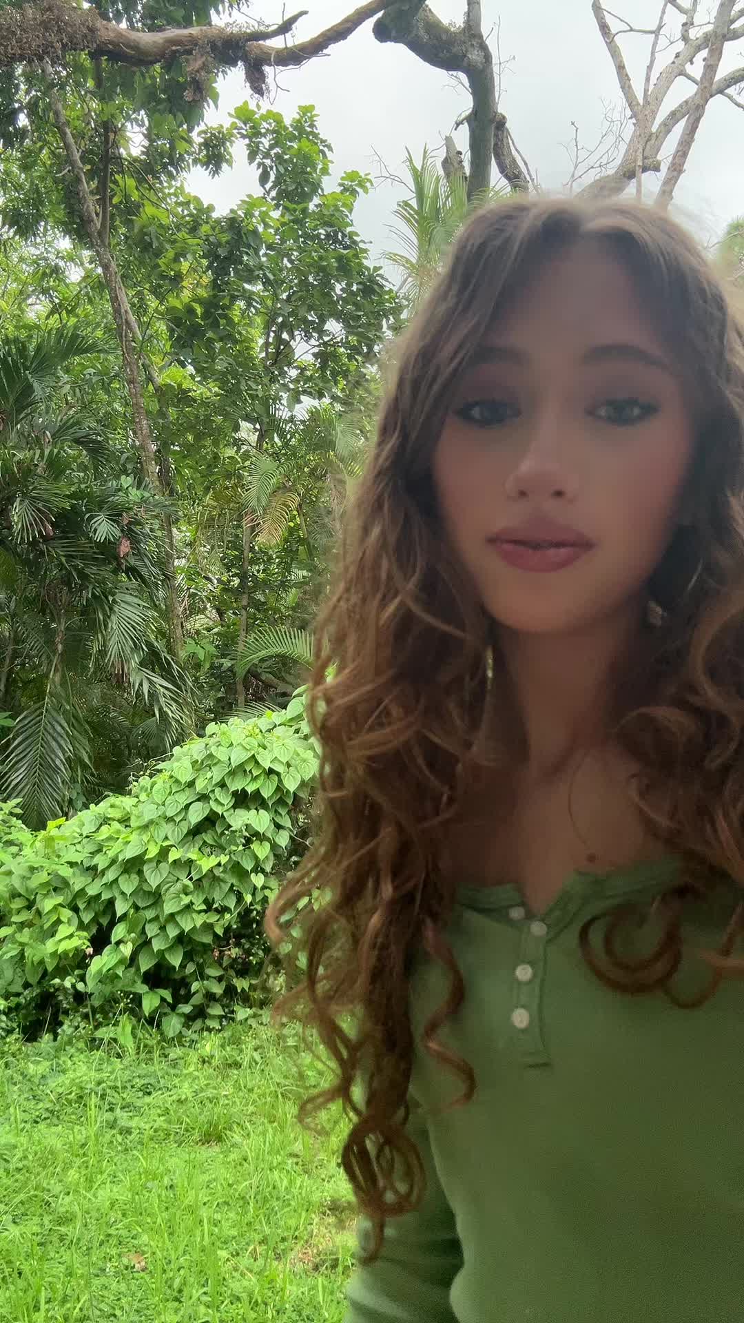 @𝐸𝓈𝓉𝒽𝑒𝓇 𝐹𝓇𝒶𝓎𝒹𝒶 🍁