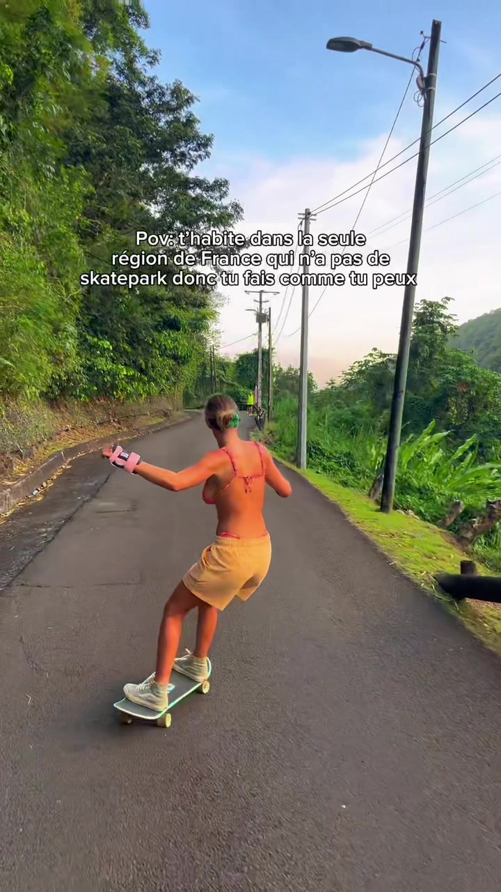 @LA surfeuse de tiktok🏄🏽&zwj;♀️🩷