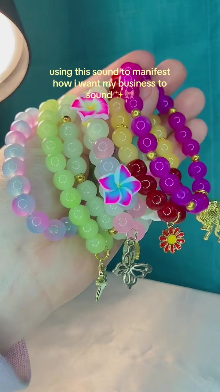 @beadedbyleyy ✨🩷