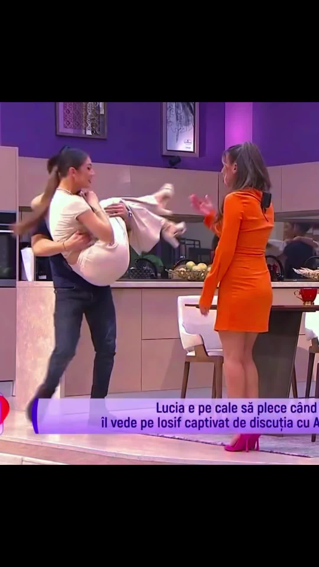 @Elena🩵❤️💜