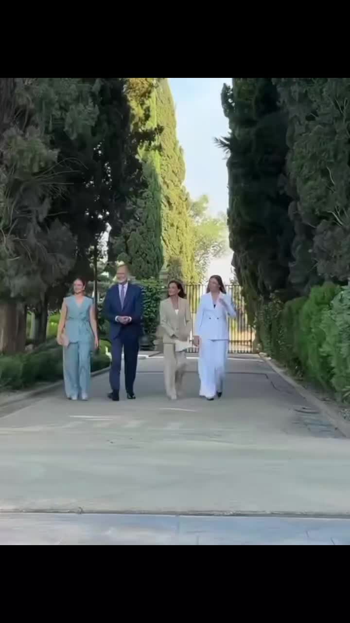 @PŔÍÑÇĔṢ̌Ṣ̌ ŁĔØÑÕŘ 👑
