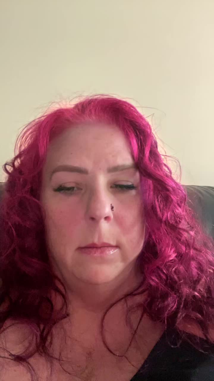 @overwhelmed_lady