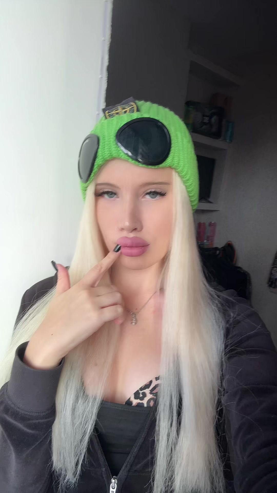 @лиза