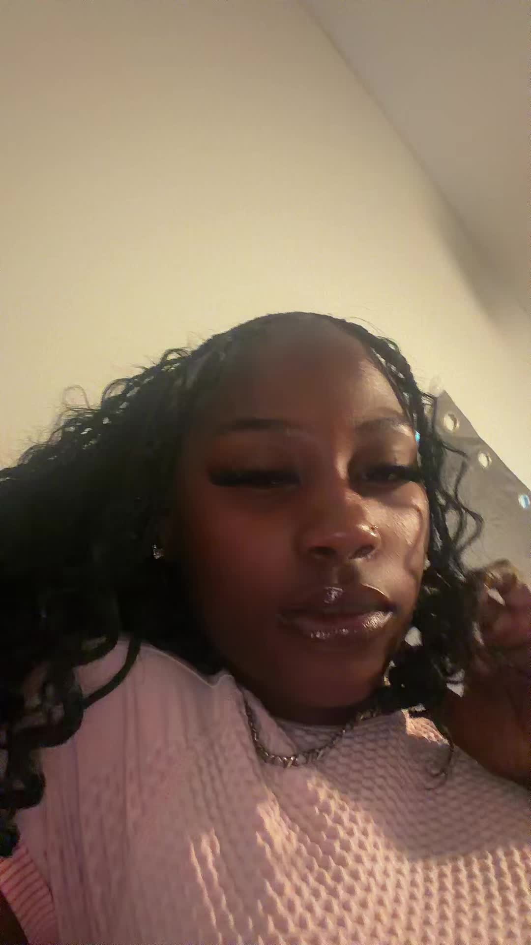 @Nanieee