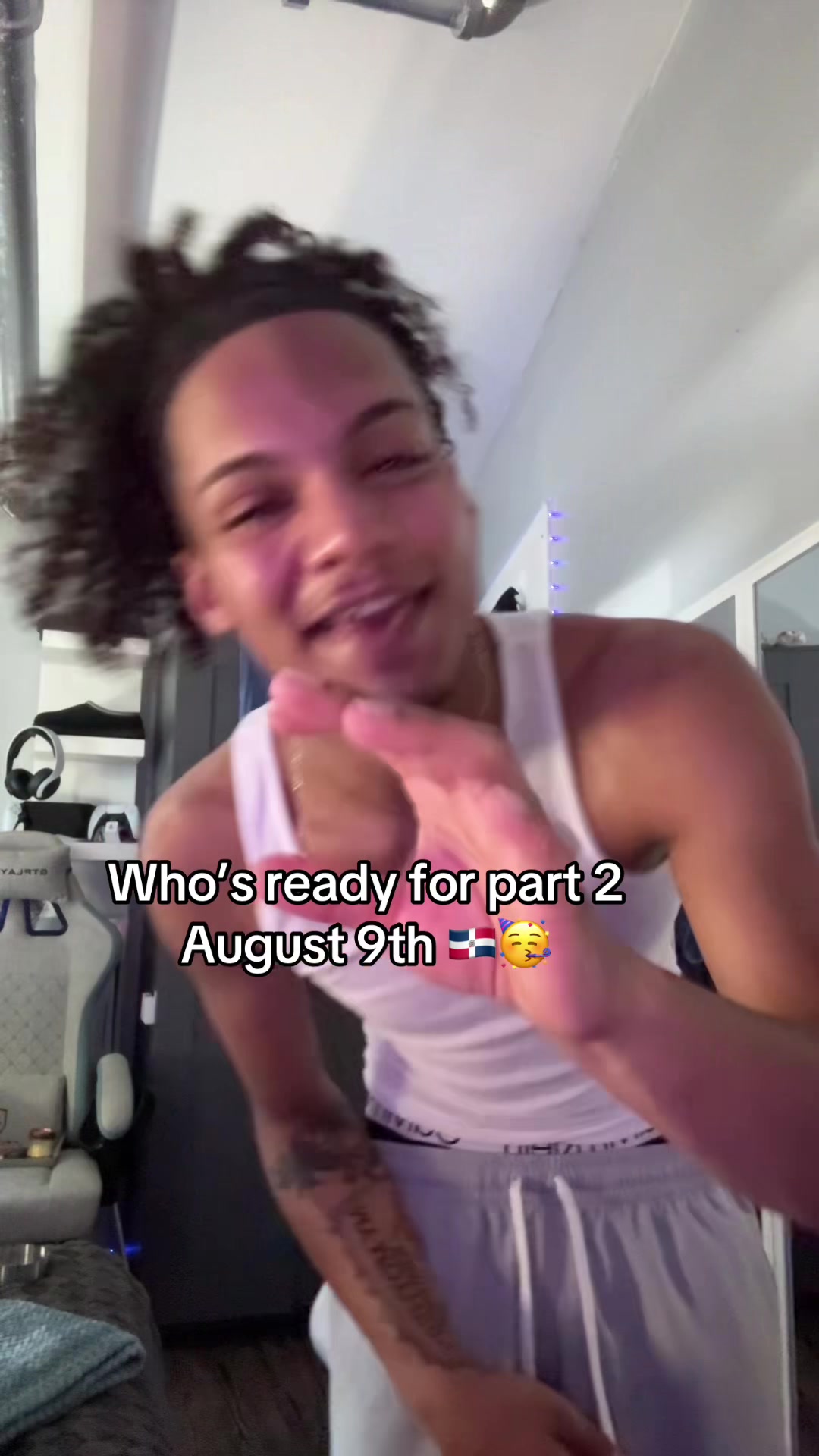 @astackzzz_
