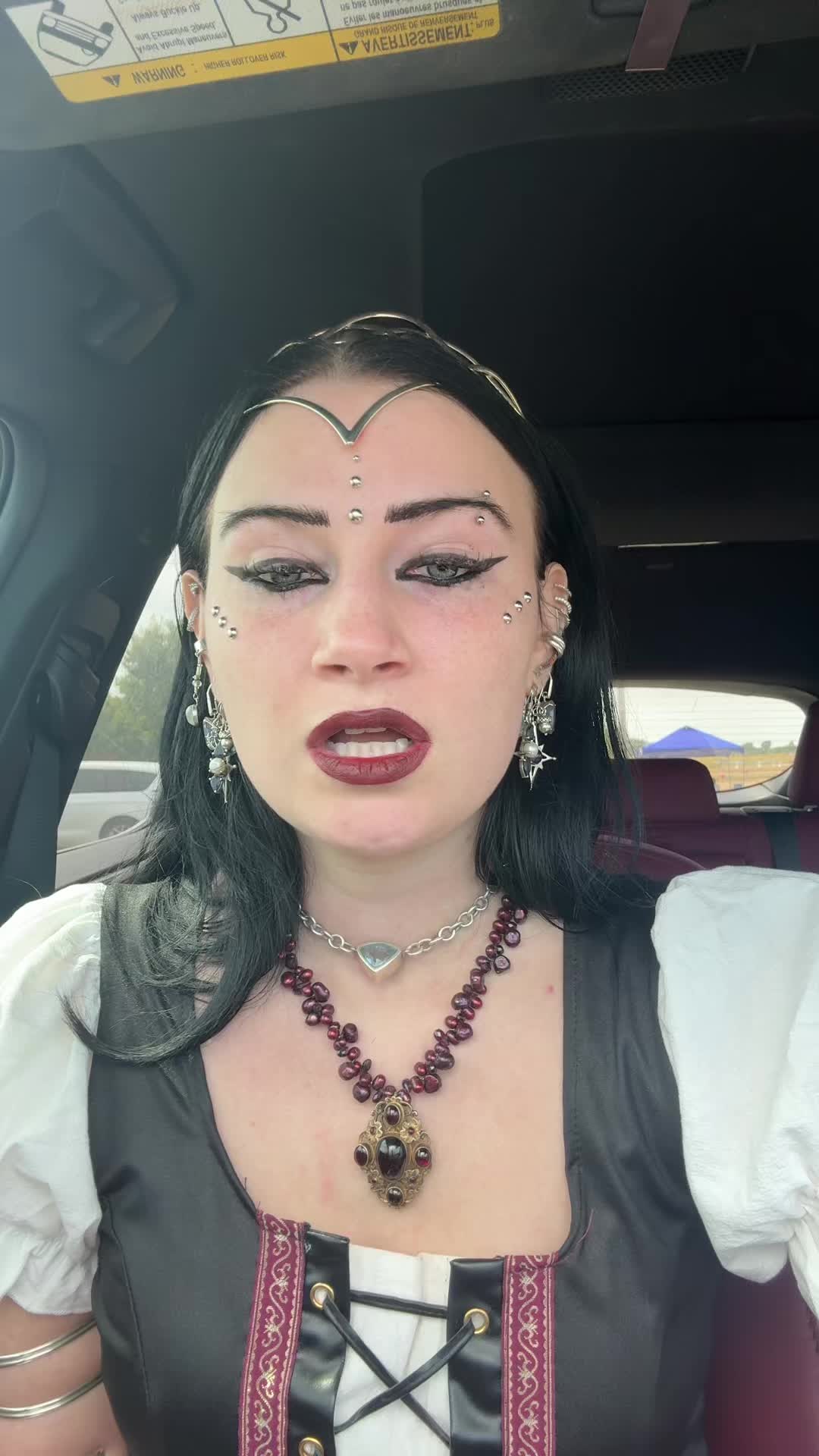 @🔮Claire Cleveland🔮