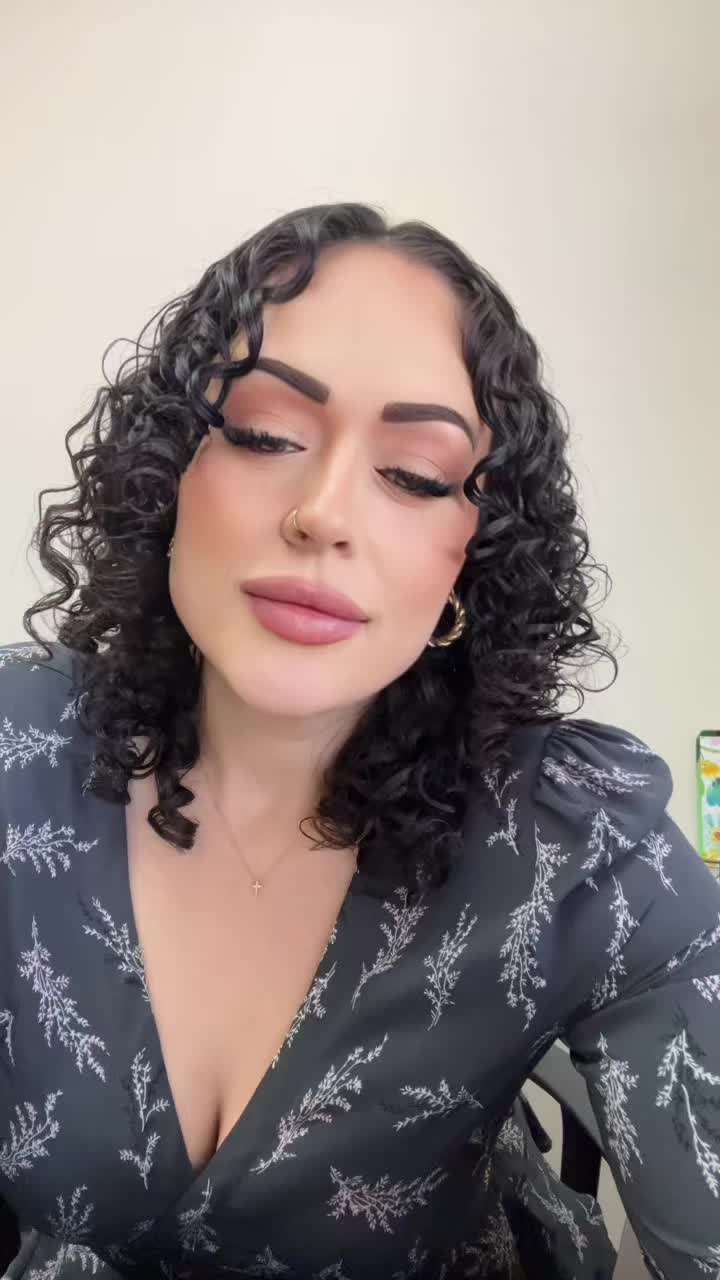 @Divinely_Dez