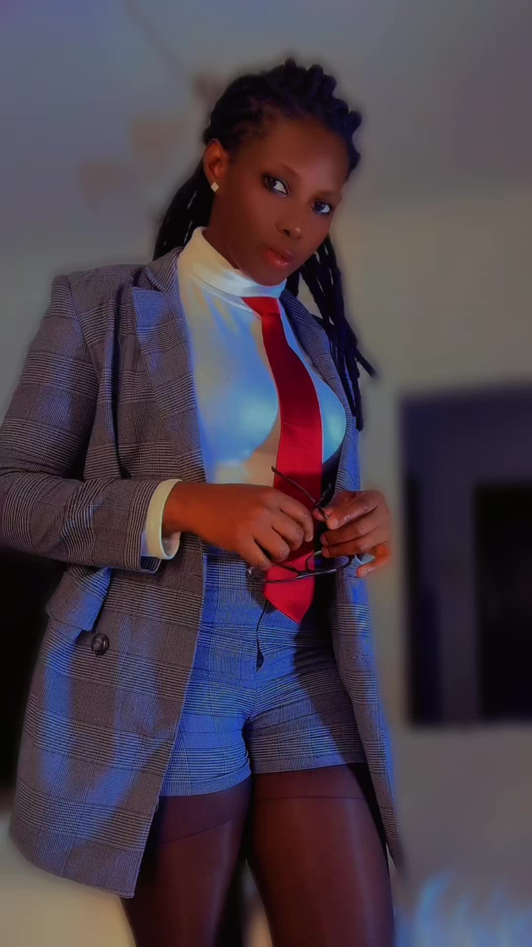 @Leah's fashion🇺🇬🇴🇲🇴🇲