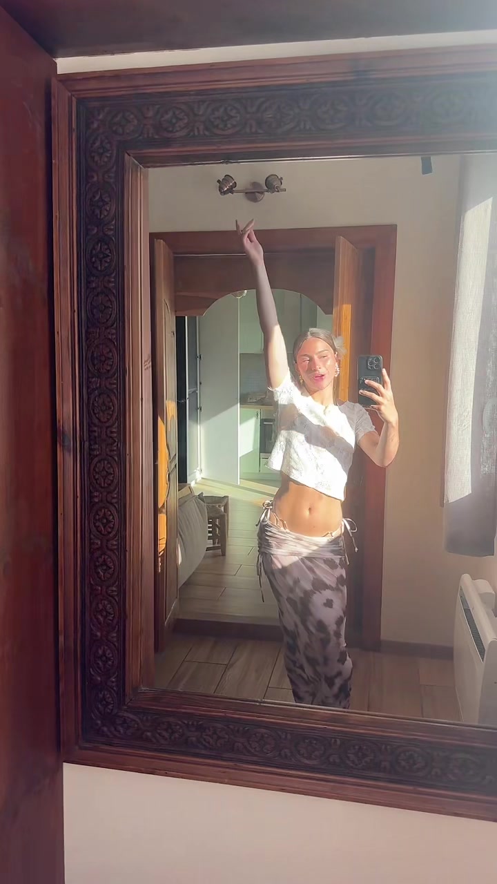 @Elisavaloren