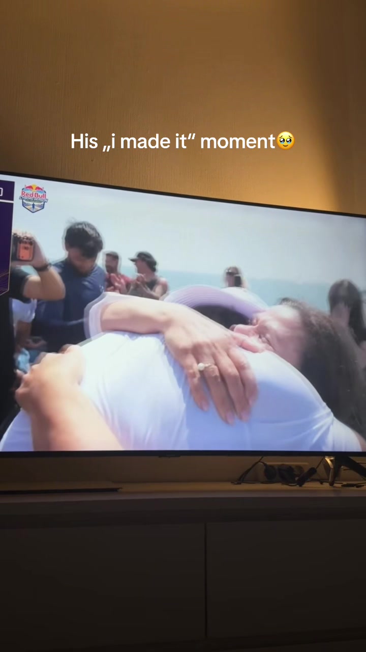 @𝘭𝘪𝘭𝘭𝘺