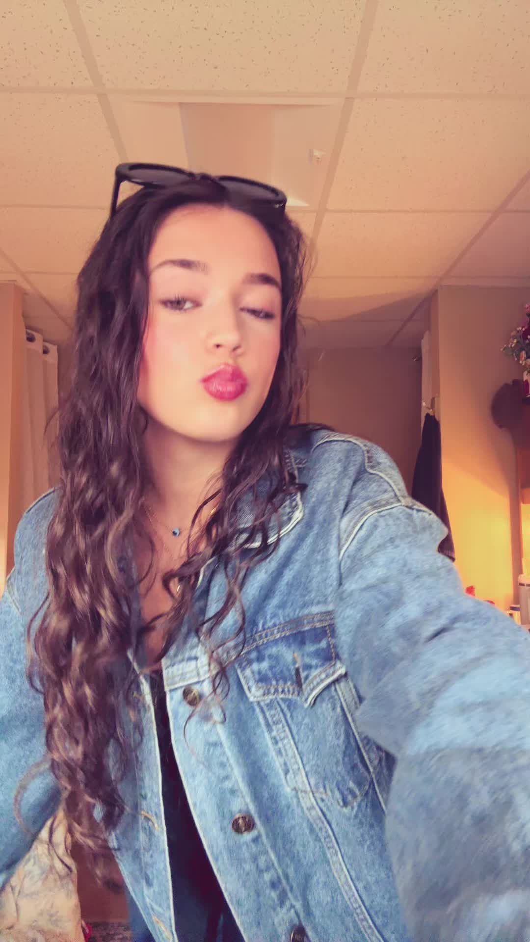 @emelia