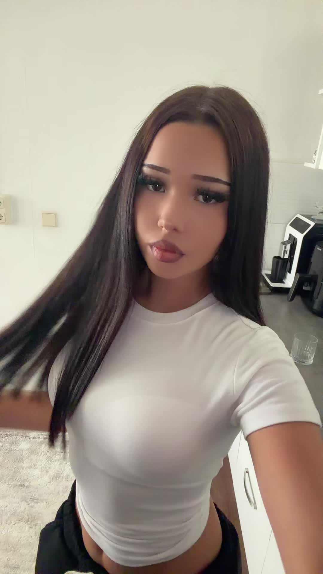 @🦈