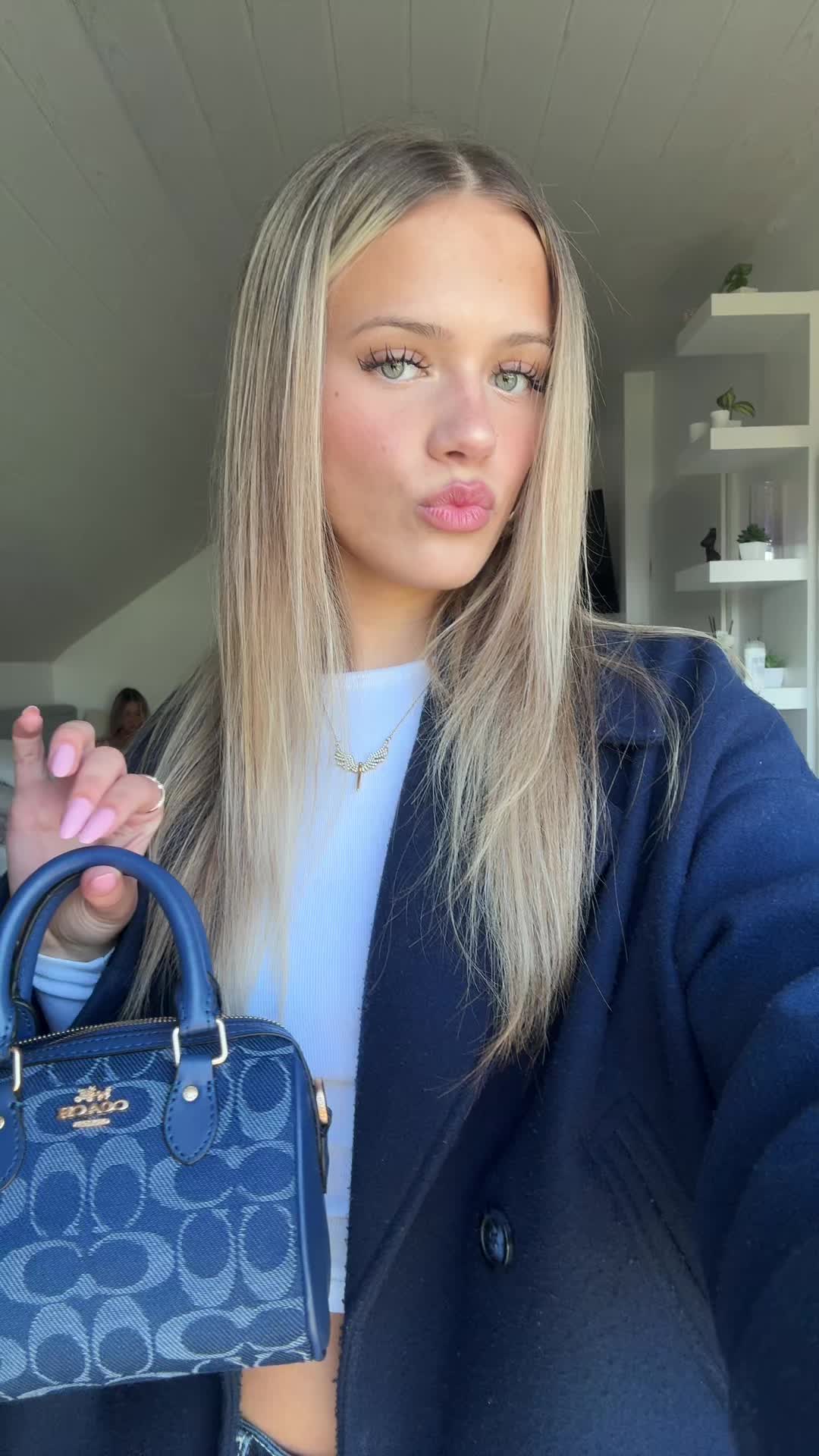 @vicaa