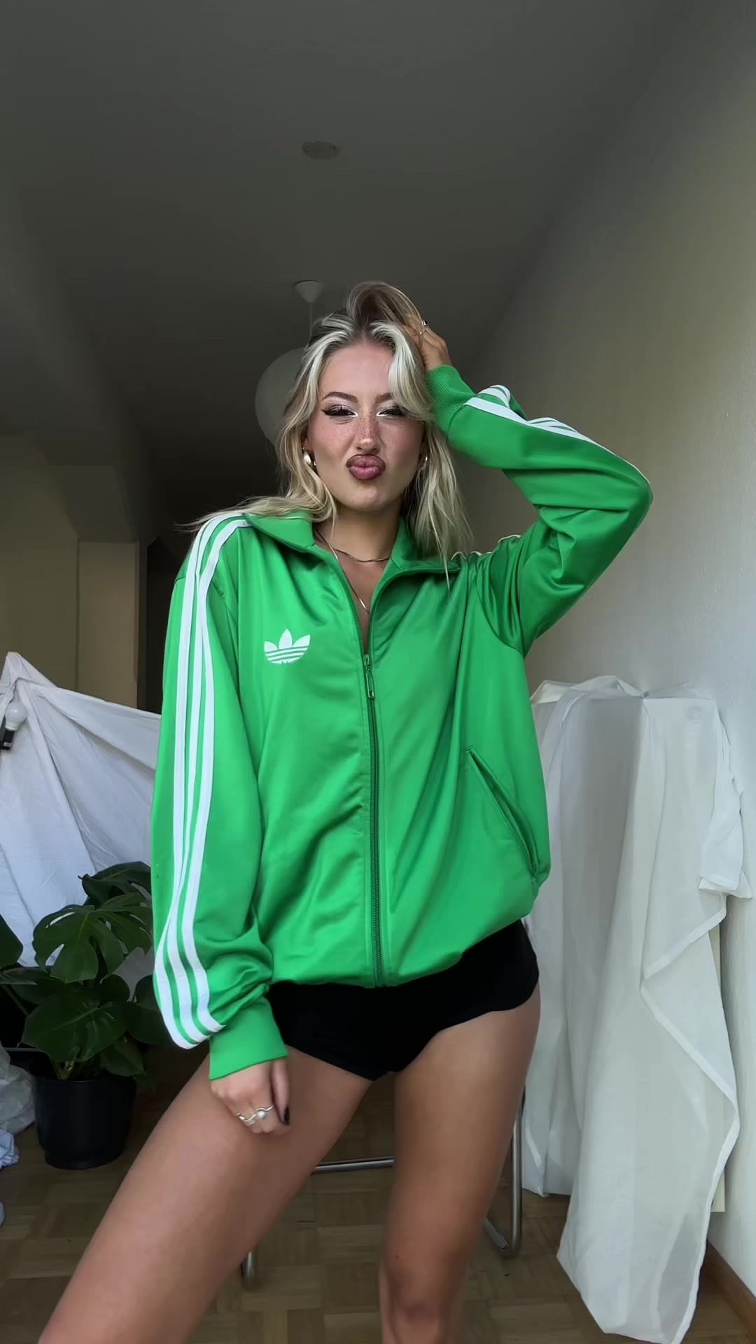 @niwaclothing.com