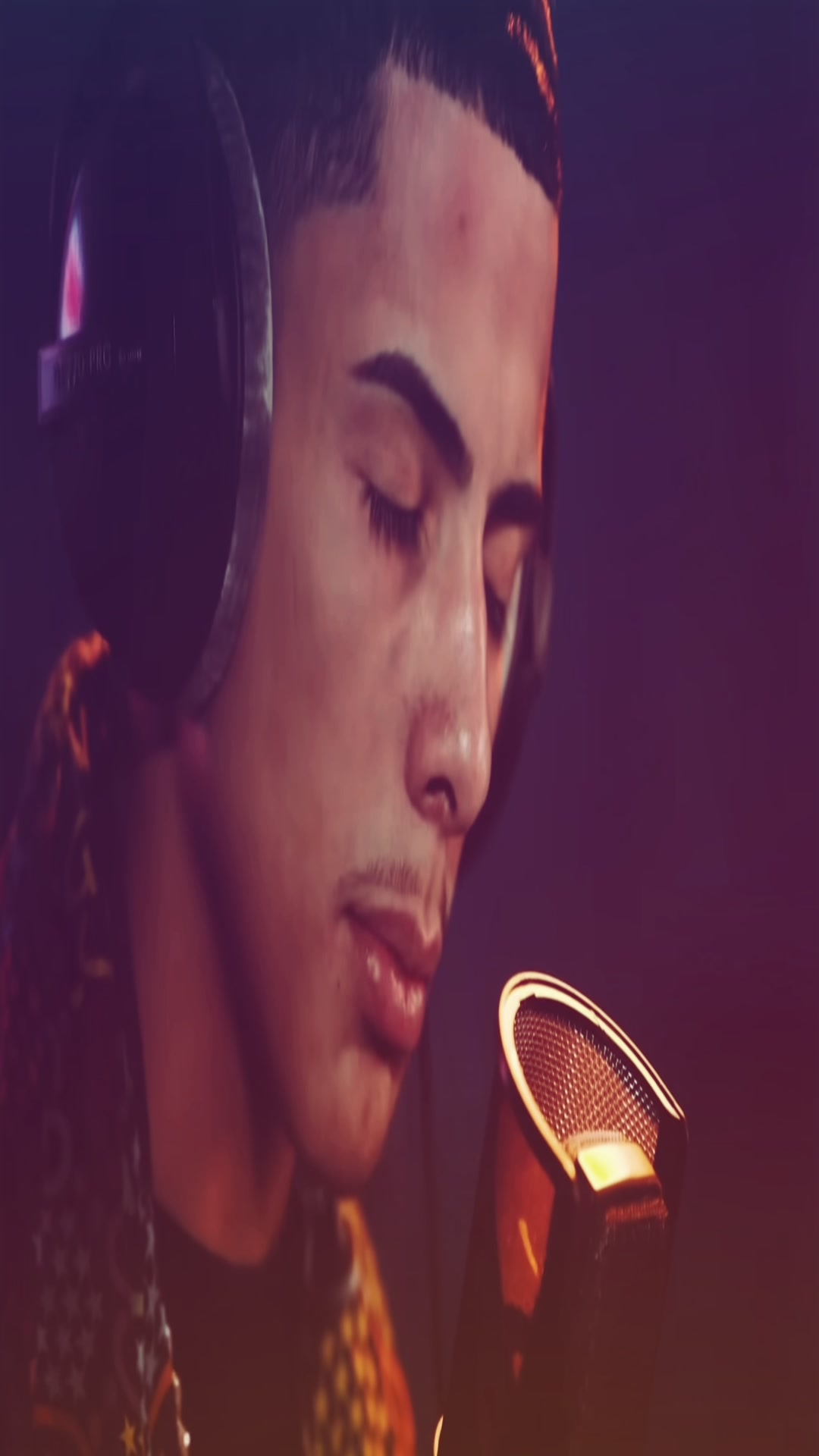 @Demi