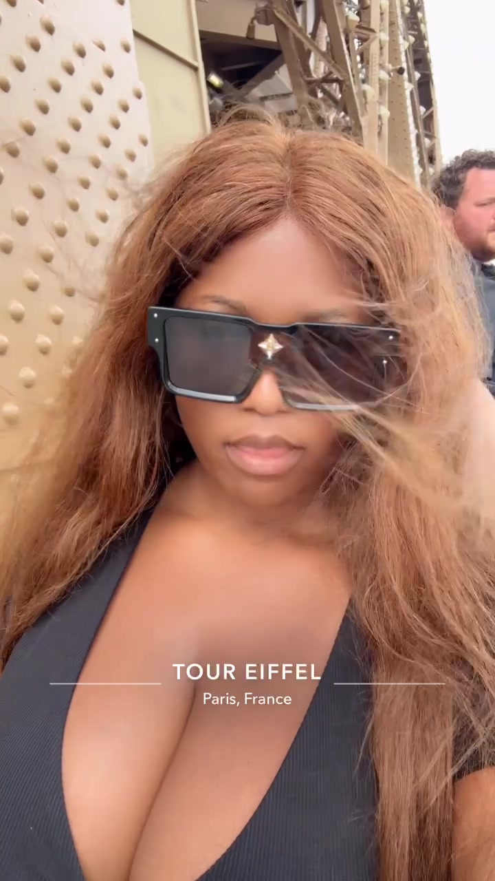 @Luxury Queen Bri
