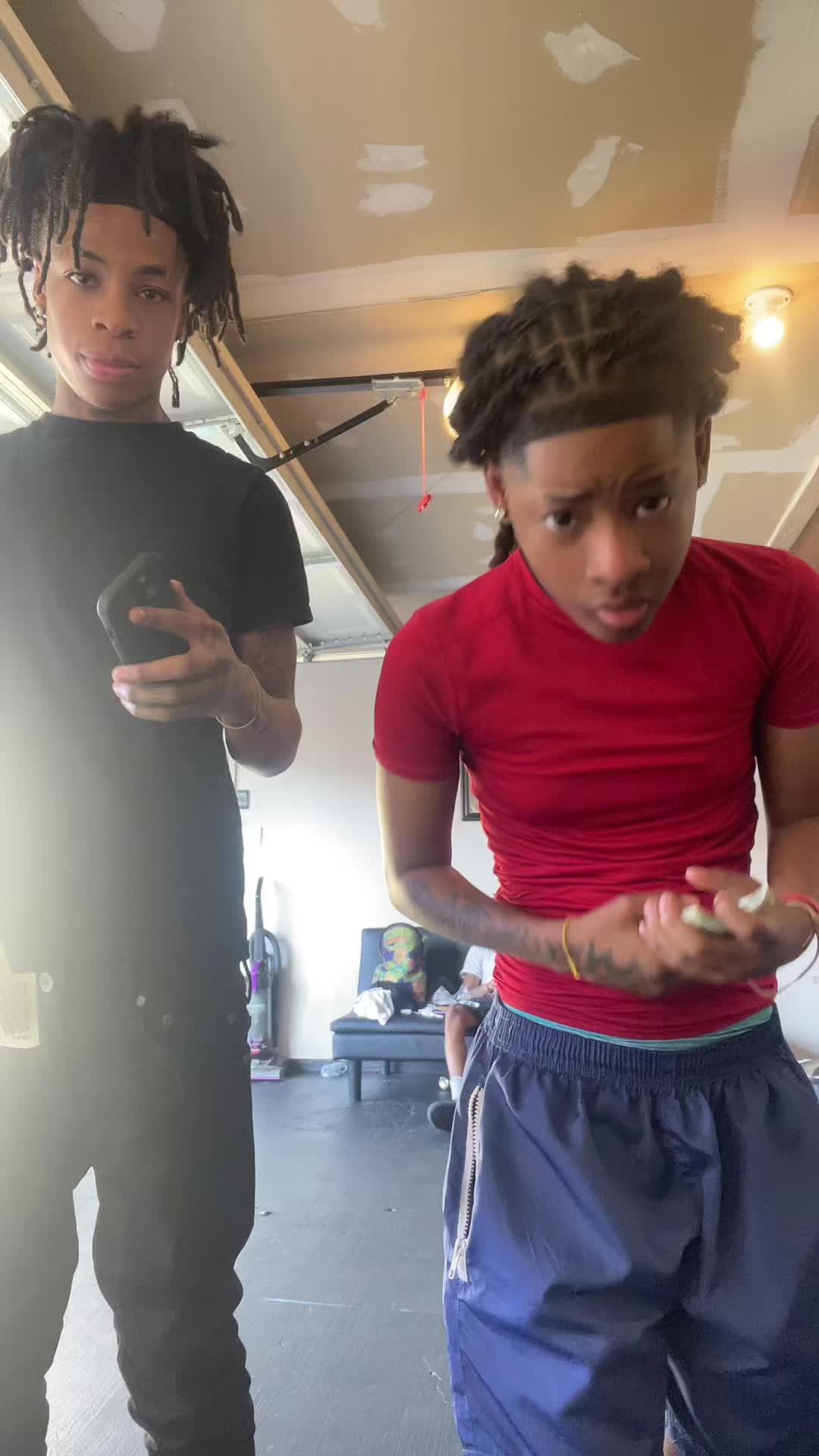 @®️