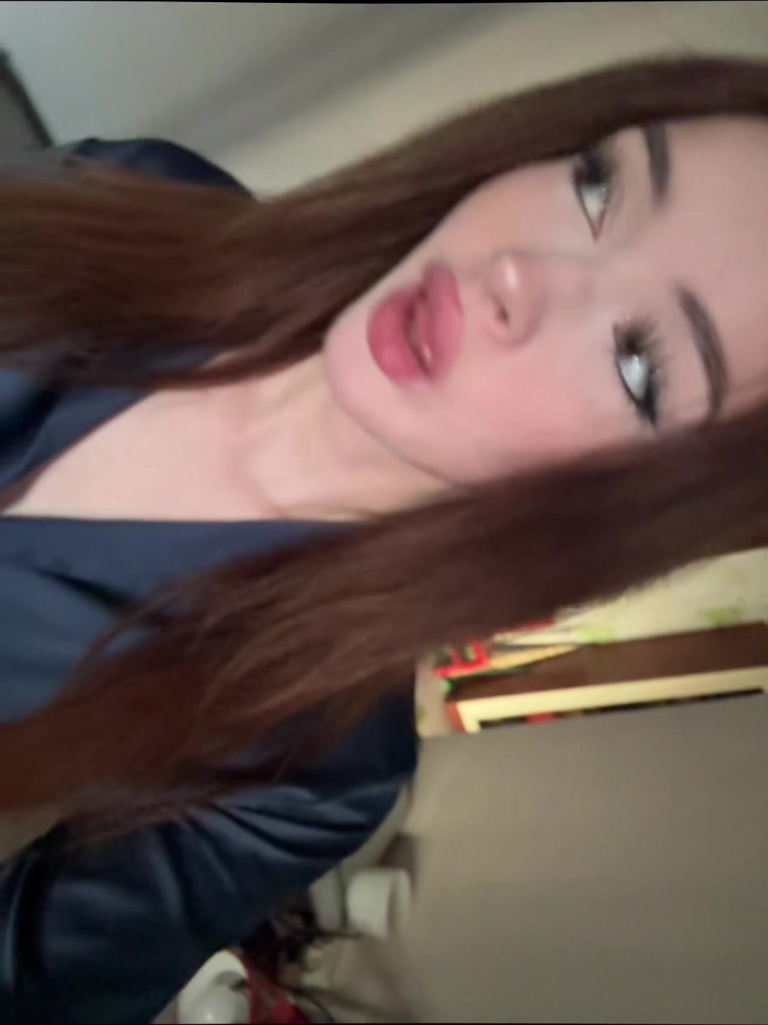 @👩🏻❤️💋👨🏼