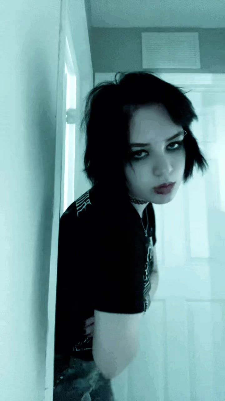 @Nella☠︎︎