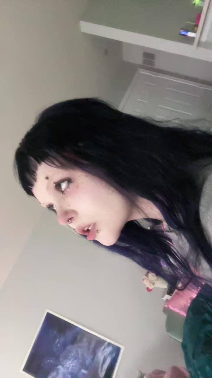 @kneesock