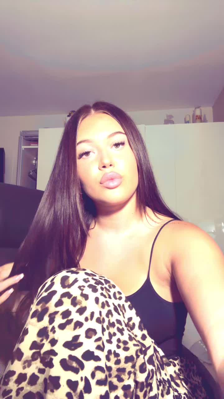 @𝐦𝐢𝐥𝐞𝐧𝐚