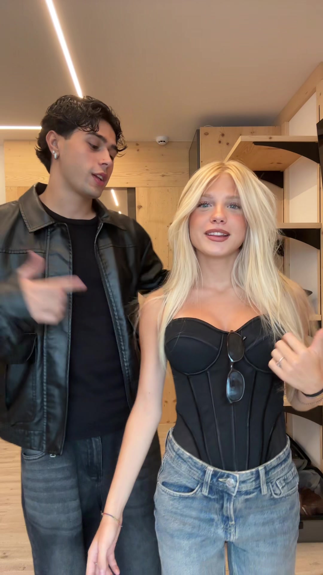 @vi