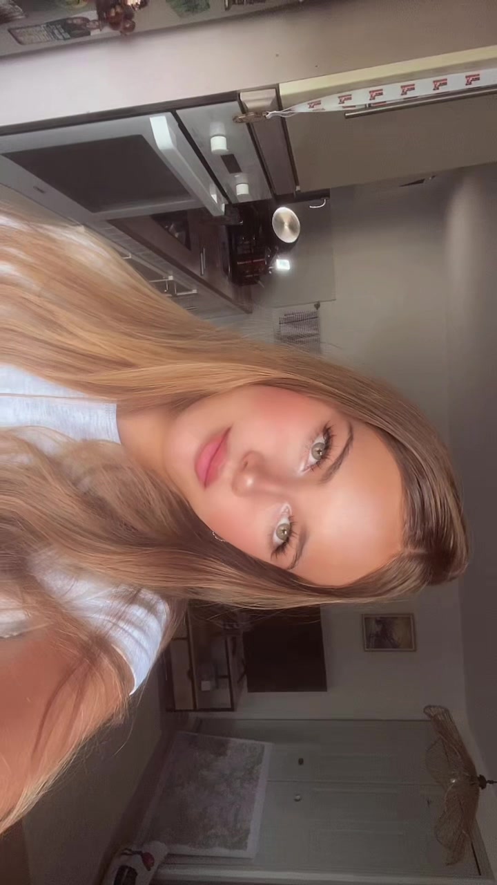 @✧・゚: ✧ 𝓑𝓵𝓸𝓷𝓭𝓲𝓮 ✧:・゚