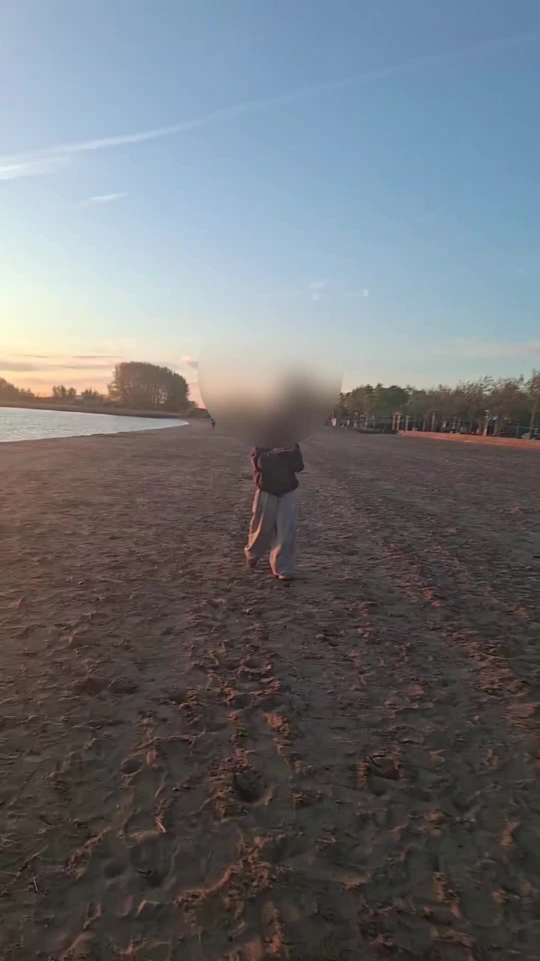@Leeknow his oily ass cheeks